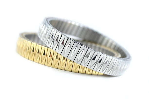 Comment savoir si c’est l’argent ou l’or qui nous va le mieux ?
