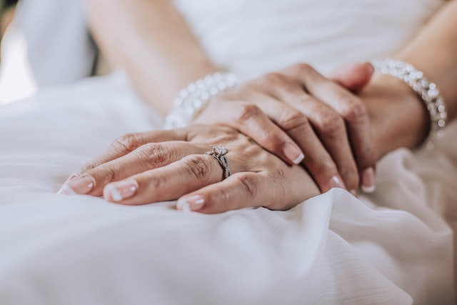 Le prix du bijou dans un couple est-il important ?